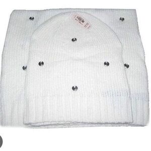 Victoria’s Secret White Hat and Scarf Set